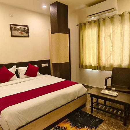Hotel Rajputana Palace Удайпур Экстерьер фото